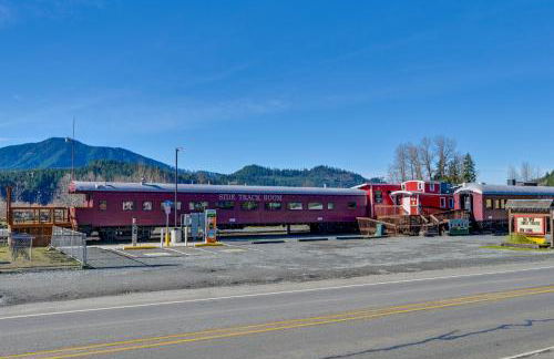 Couples Escape in Railcar, 13 Mi to Mount Rainier! - Photo 32