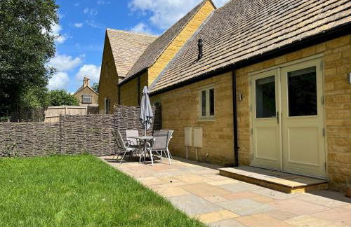 The Stables Stylish cottage with hot tub and parking - Pass the Keys - Photo 31