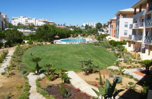 Luxurious first floor apartment with balconies overlooking pool and gardens. - Foto 27