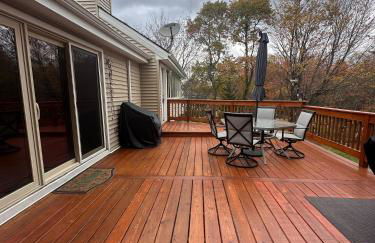 WOW!! Ultimate Pocono Retreat, Hot Tub, Game Room, Deck, Lakes, Skiing, Pools - Foto 20