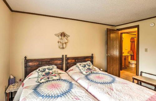 Finger Lakes Retreat with Sunroom, Fire Pit and BBQ! - Foto 19