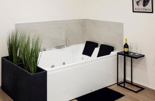 Rehouse - Luxury Suite w Jacuzzi - Foto 9