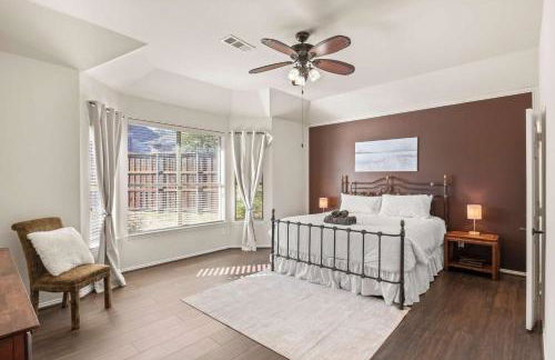 Spacious 4BR 3BA with Yard Mins to LakeLewisville - Foto 15