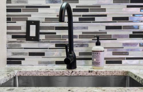 The Hideaway on Hazel- Luxury Smart Home w Hot Tub - Foto 2