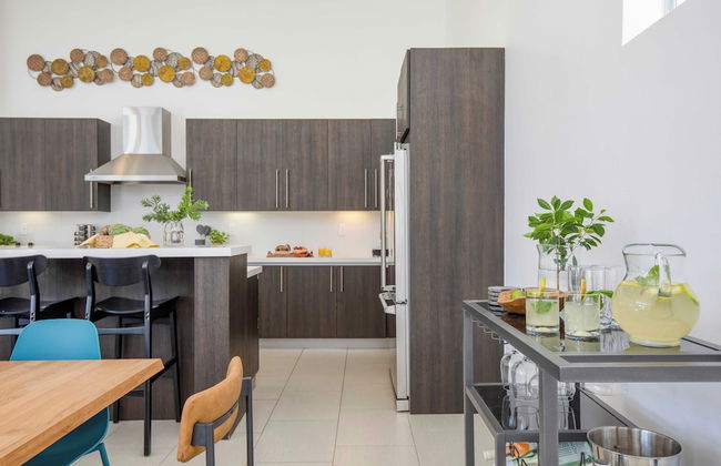 Sleeps 28! 2 Luxe Villas w/ Pool & Putting Green Polo Villas Nova by Avantstay - Foto 46