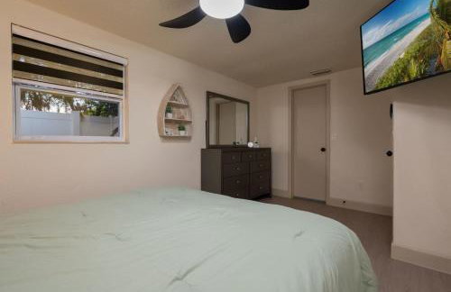 Home With Heated Pool Near Beaches - Foto 28