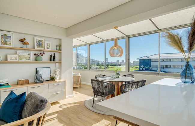 Exquisite Mouille Point Apt by Golf Course Serene Suite - Photo 3