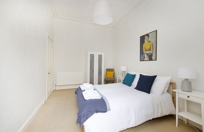 JOIVY 3-Bed Meadows Flat Near Castle & Royal Mile - Photo 5