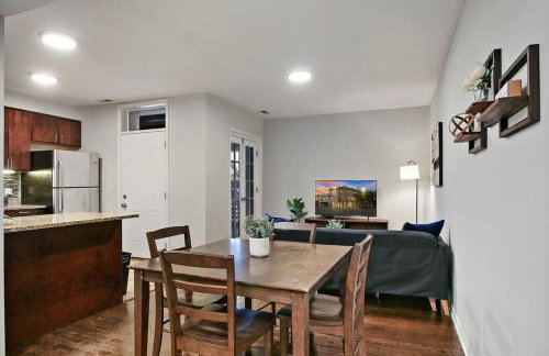 Modern & Furnished 2BR Apt with In-unit Laundry - Sunnyside 2E - Foto 4