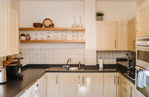 Elegant, Luxury Family Apartment! Marlow Town Centre, Walk to Pubs - Photo 6