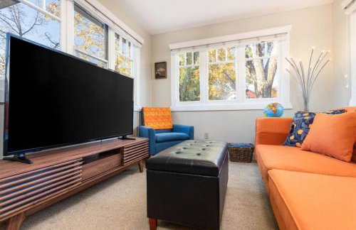 Historic Avenues Downtown w Dedicated Workspace - Foto 2