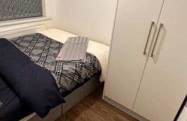 Lovely Hillingdon Family Holiday Home - 6 bedrooms - Foto 7