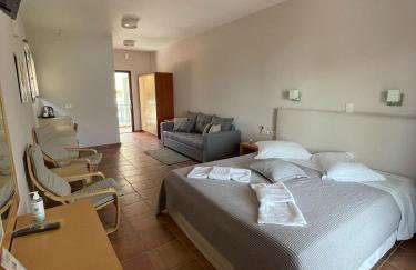 Trizonia Bay Hotel - Photo 50