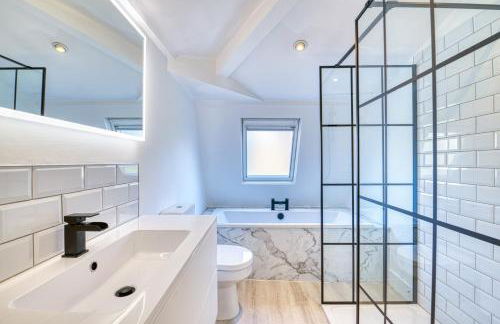 Luxury Georgian Townhouse with Cinema and parking - Photo 21