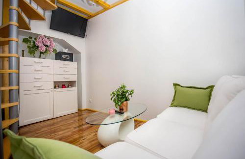 Holiday House Antique - Photo 16