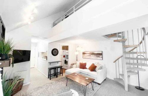 Top (third) floor loft condo. Full resort access. - Foto 4