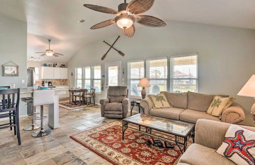 Unwind Poolside, Walk to Beach! Galveston Retreat - Foto 6