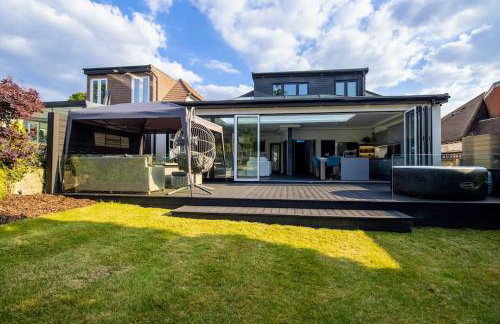 Luxury 4-Bedroom High-End Home, Includes Jacuzzi and Pool Table - Foto 47