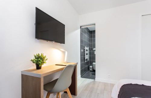 D&E - PARIS-DISNEY - HOLIDAYS APARTMENT - APPARTEMENT DE VACANCES - 5 CHAMBRES- 5 SDB - 5 BEDROOMS - 5 BATHROOMS - Netflix - Foto 32