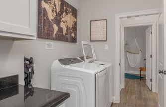 Modern Regional Art Gallery Home - Spacious & New! Tv in each room - Foto 30