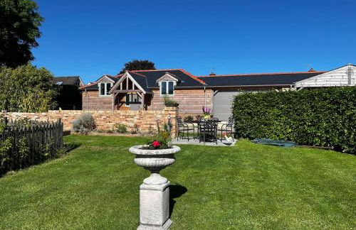 Byre - Farm Cottage on 9 acre Equestrian Small Holding - Photo 2