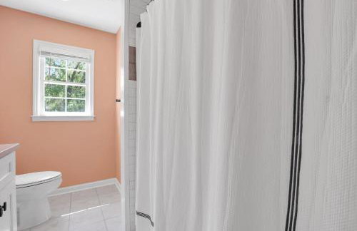 NEW! The White House, with 2 King Ensuites close to Parris Island and Downtown - Foto 40