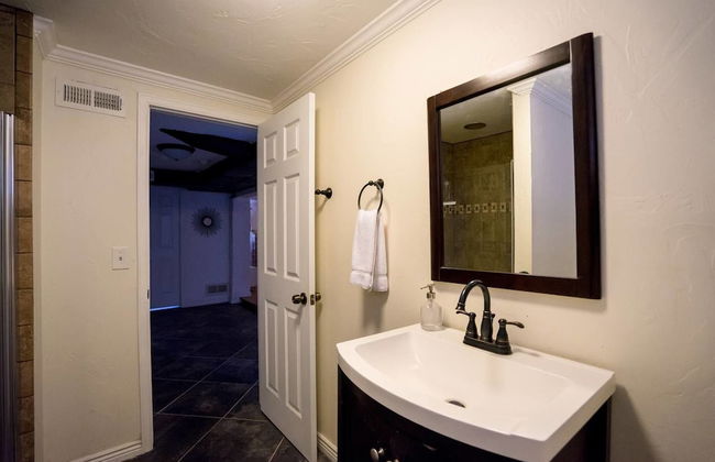 The City Park Cottage With Home Theater - Photo 13