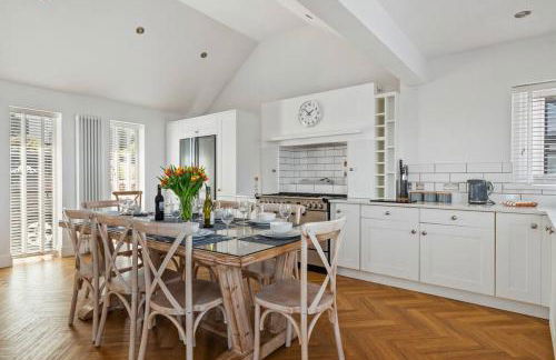 Luxury House, SeaViews, En-Suites & Private Pool - Photo 23