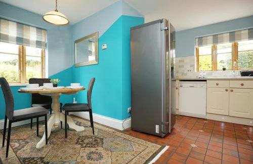 Modern 5-Bed Home, Guests 9, Secure Parking, Contractors - Foto 10