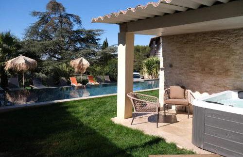 Slpendid villa with heated pool and Jacuzzi for 12 people in Saint-chamas - Foto 58
