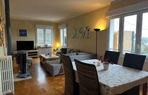 Maison de centre-ville au calme avec jardin et parkings - Photo 1