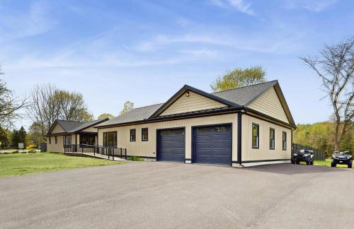 Outdoor Wonderland! Newly Built Home in Fort Ann - Foto 27