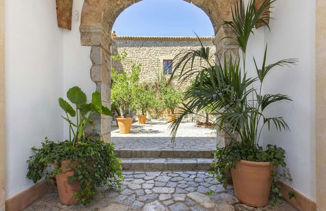 Stunning Farmhouse With Private Pool - Photo 3