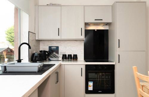 4Bed-House-2Bath-Free Parking-by Holiday Homes - Foto 11