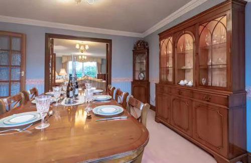 Tudor Style Seafront Home Sea Views Shoebury - Pass the Keys - Foto 17