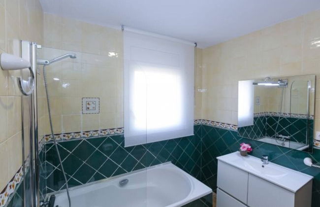 Apartment in Salou with swimming pool and garden - Photo 29