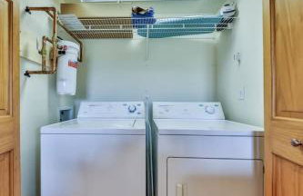 Mountain Bliss 3 BR Retreat With Views and Hot Tub - Foto 25