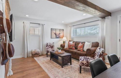 Chic and Cozy - Walk to Bars, Coffee, and Restaurants - Foto 10