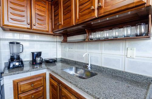 Excelente apartamento no melhor point de Itaúna a 100 m da praia - Foto 23