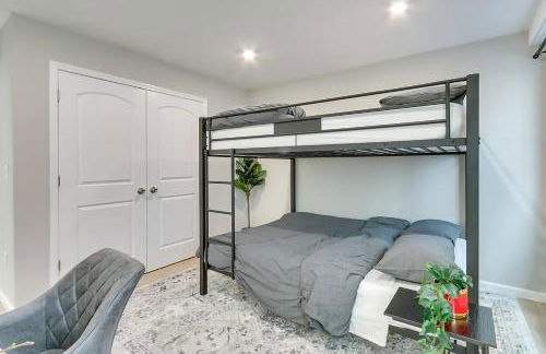 Spacious 6 Bedroom Home with NYC Access & Parking! - Foto 19