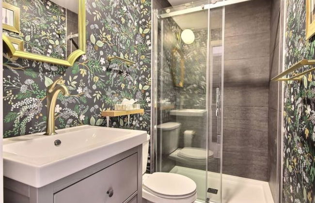 Unique & Sunny Top Floor Old Quebec Gem - Photo 14