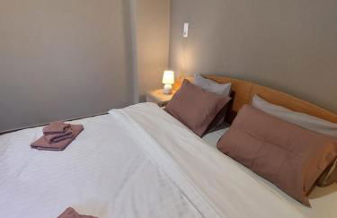 River Studio - Photo 11