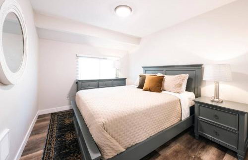 Quiet Creekside Walk to Downtown - Foto 11