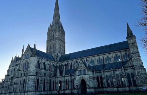 Salisbury 1BDR Apartment, Sleeps 4 - Contractor, Professionals, Family Friendly - Photo 23