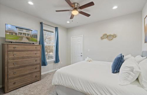 3BR Duplex - Walk to Bishop Arts - Fenced Yard - Foto 10