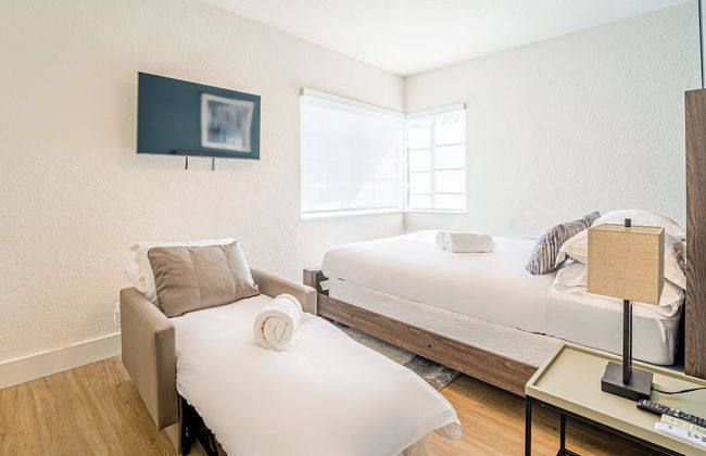 TWO Bedroom Apartment - Photo 16