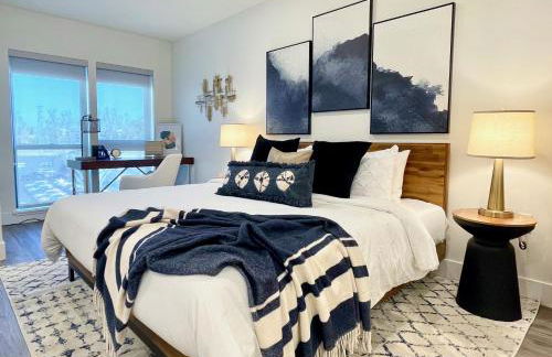 Elevator-Work Here-Gig WiFi-King Bed-Laundry in unit - Foto 65