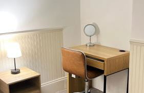 Modern Spacious 4 Bedroom Home in Greater Ldn With Garden & Parking - Photo 2