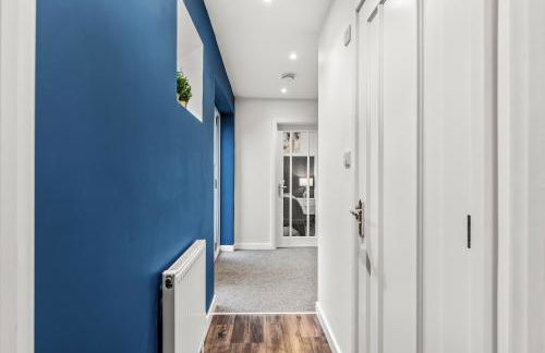 Elegant Retreat in Cheltenham - Garden & Parking Included - Foto 42