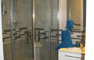 "Monplaisir", parking, canapé-lit neuf confortable, idéal voyages d'affaires et tourisme, proximité commerces, gare, Université Lyon 3 , Tram T2, T4 et C25 - Photo 23